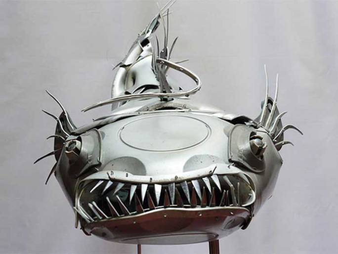 hubcaps-recycling-art-upcycling-ptolemy-elrington-18